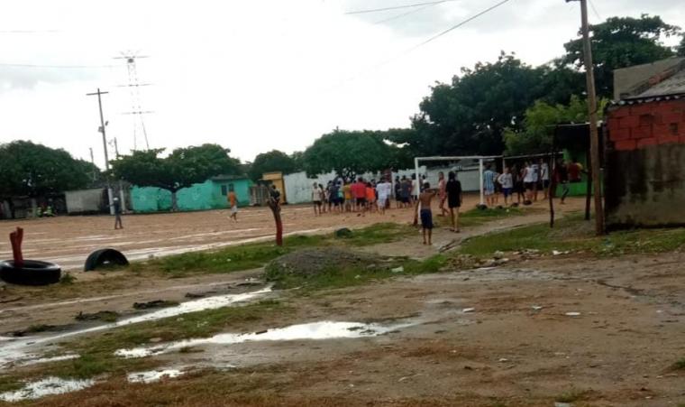 el enfrentamiento se presentó bajo la lluvia, durante este jueves en Barranquilla. 