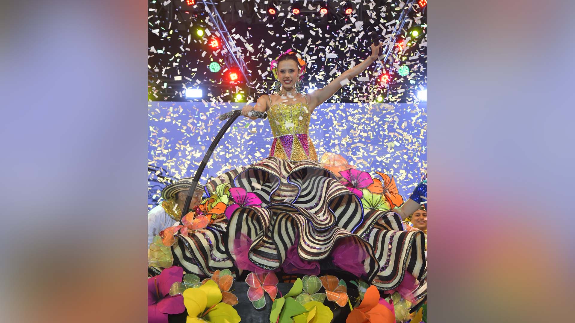 La Reina del Carnaval 2023 ofreció un espectáculo lleno de luz, color y tradición. 