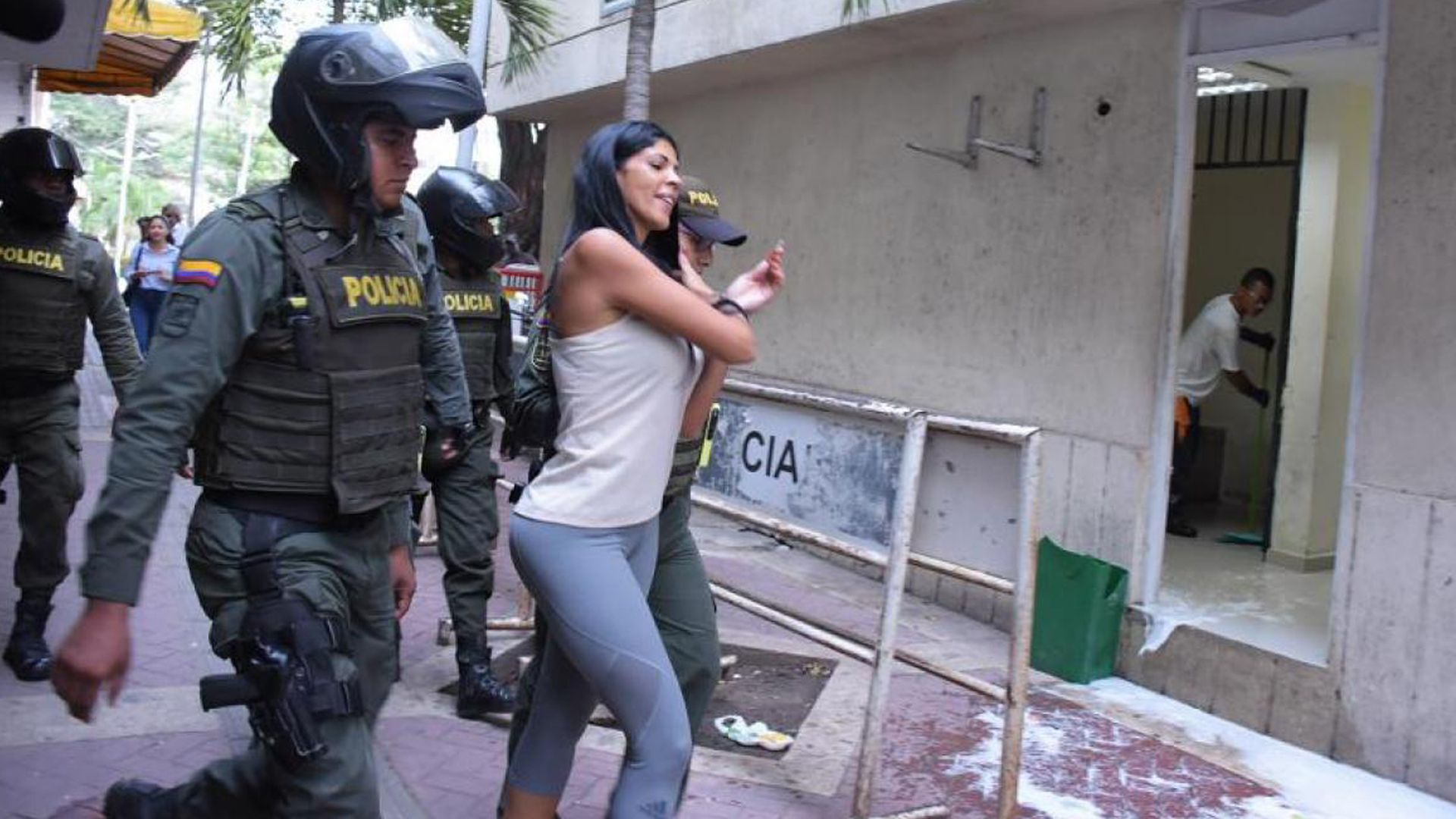 Alias la madame durante su traslado a una cárcel en Tolima