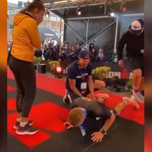En video quedó captado el momento en el que el deportista no puede continuar con su propuesta.
