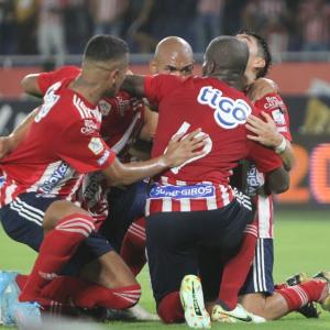 Celebración de Junior durante un partido en el estadio Metropolitano