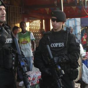 Uniformados de unidades especiales de la Policía Nacional hicieron presencia en el Centro de Barranquilla.