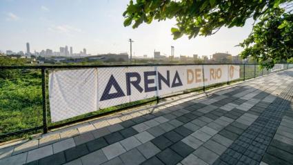 Cartel de Arena del Río ubicado en cercanías al Gran Malecón de la ciudad de Barranquilla