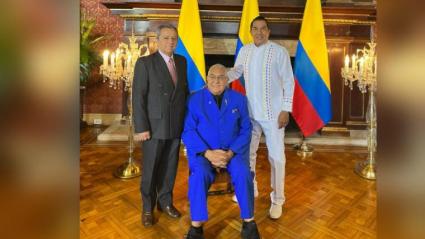 Checo, Alci Acosta y el Canciller de Colombia, Álvaro Leyva. 