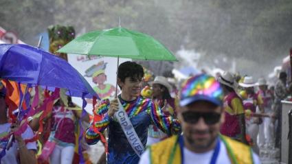 La lluvia durante el desfile de Carnaval de los niños