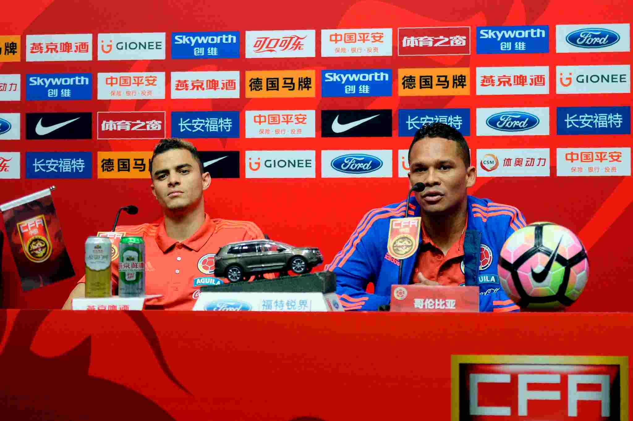 Bacca y Gio Moreno compartieron experiencias en la selección Colombia, cuando ambos estaban en el fútbol extranjero. 