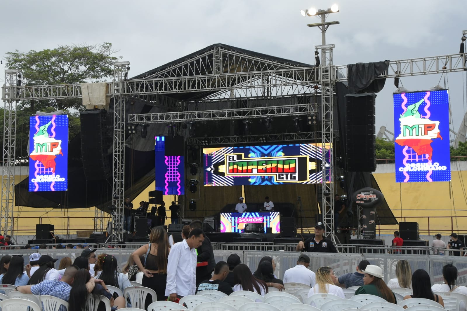 Al evento asisten cientos de personas en el sur de Barranquilla