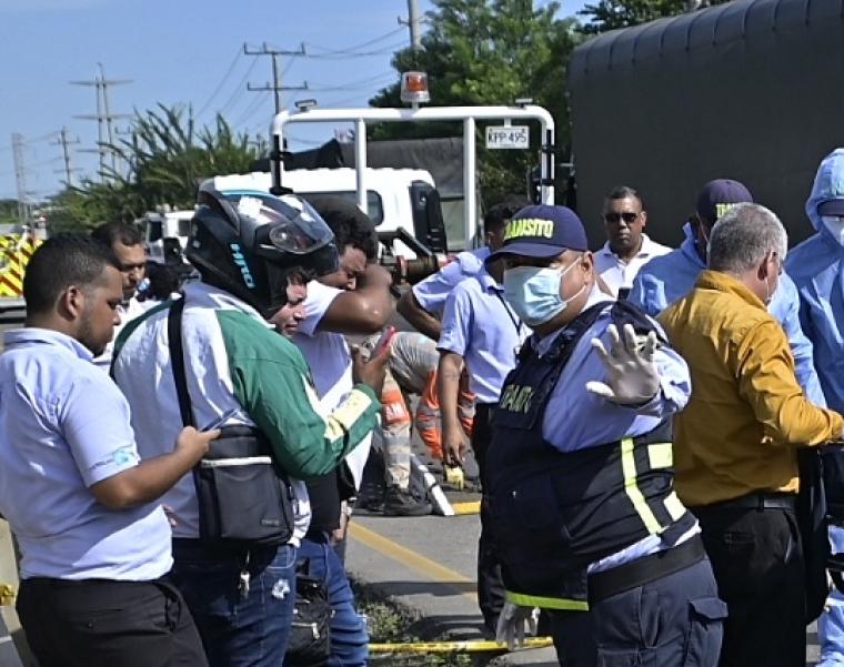 El hecho ocurrido en la mañana de este miércoles en la vía Oriental, además de cobrar la vida de Yarelis, dejó a sus dos acompañantes heridos.