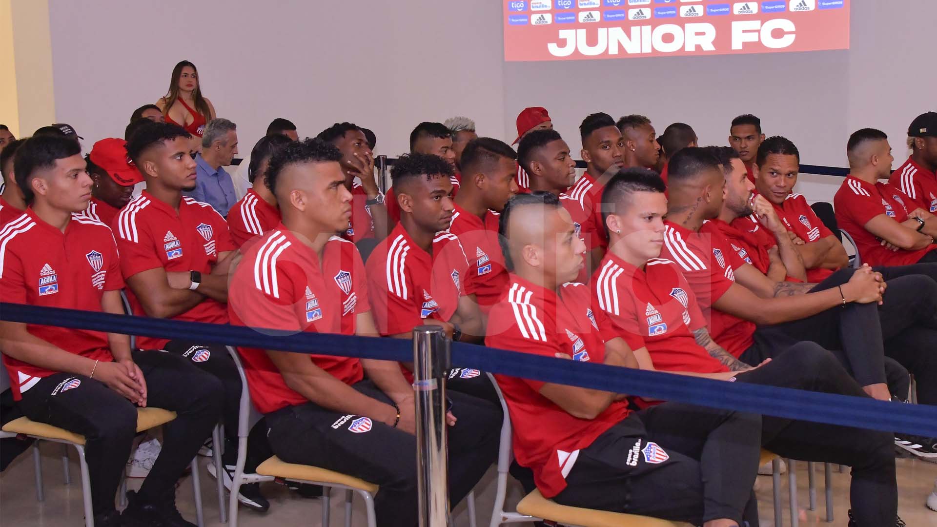 Junior durante su presentación en el Hotel Dann Carlton