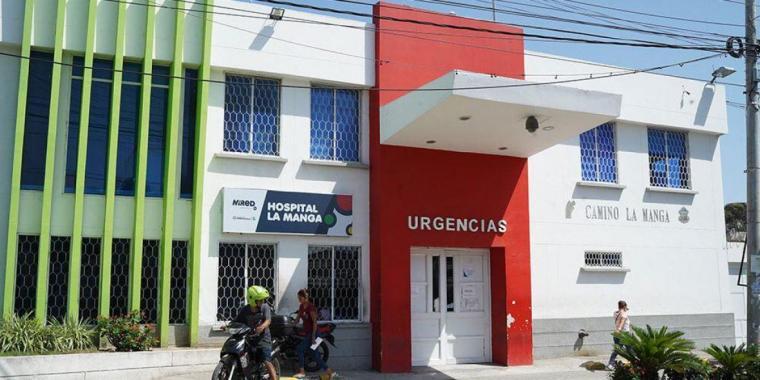 A este centro médico fue conducida la mujer tras ser atacada con el pico de la botella. 