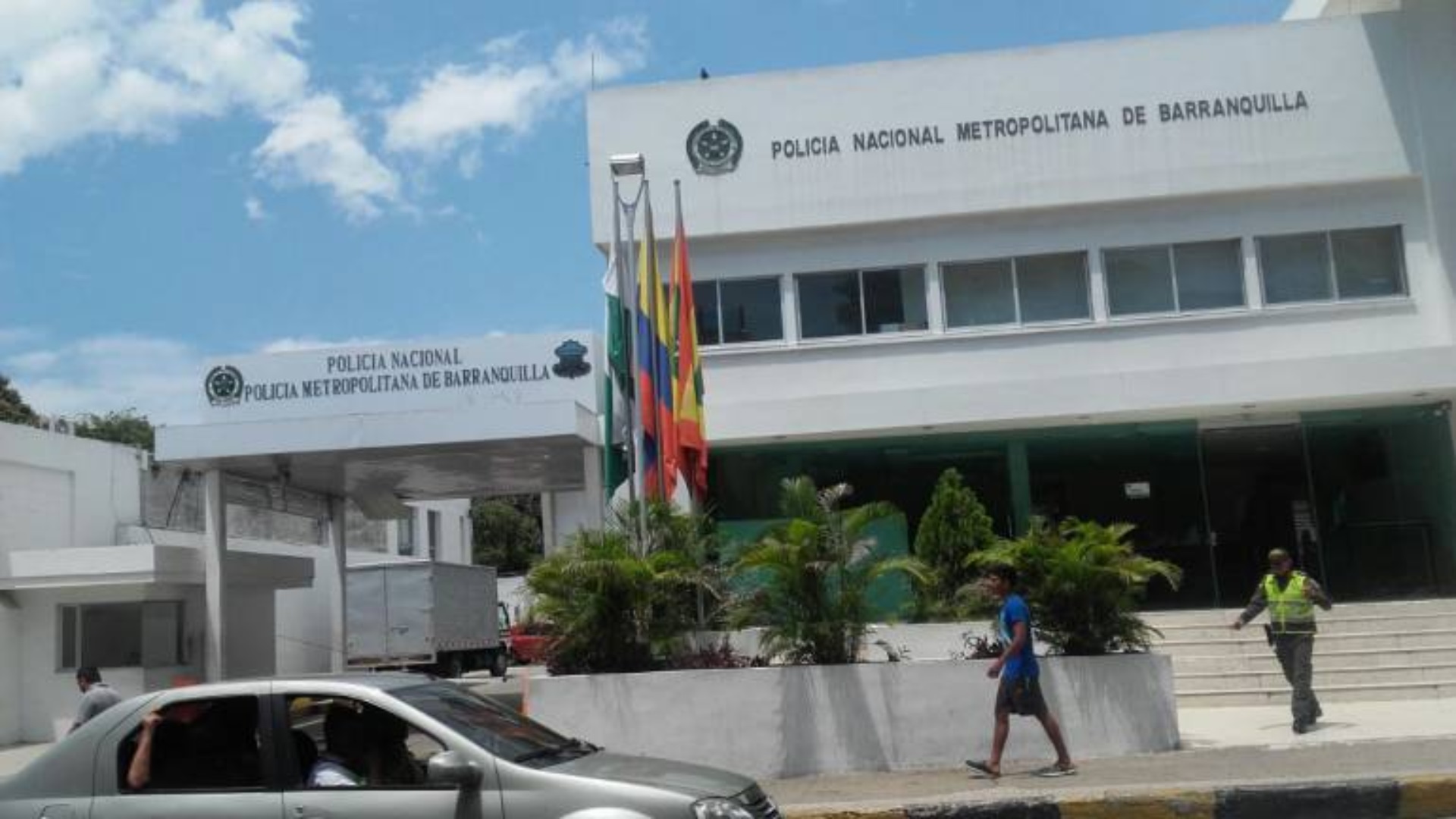 Hasta el Comando de la Policía de Barranquilla llegaron unidades del CTI para materializar la captura.