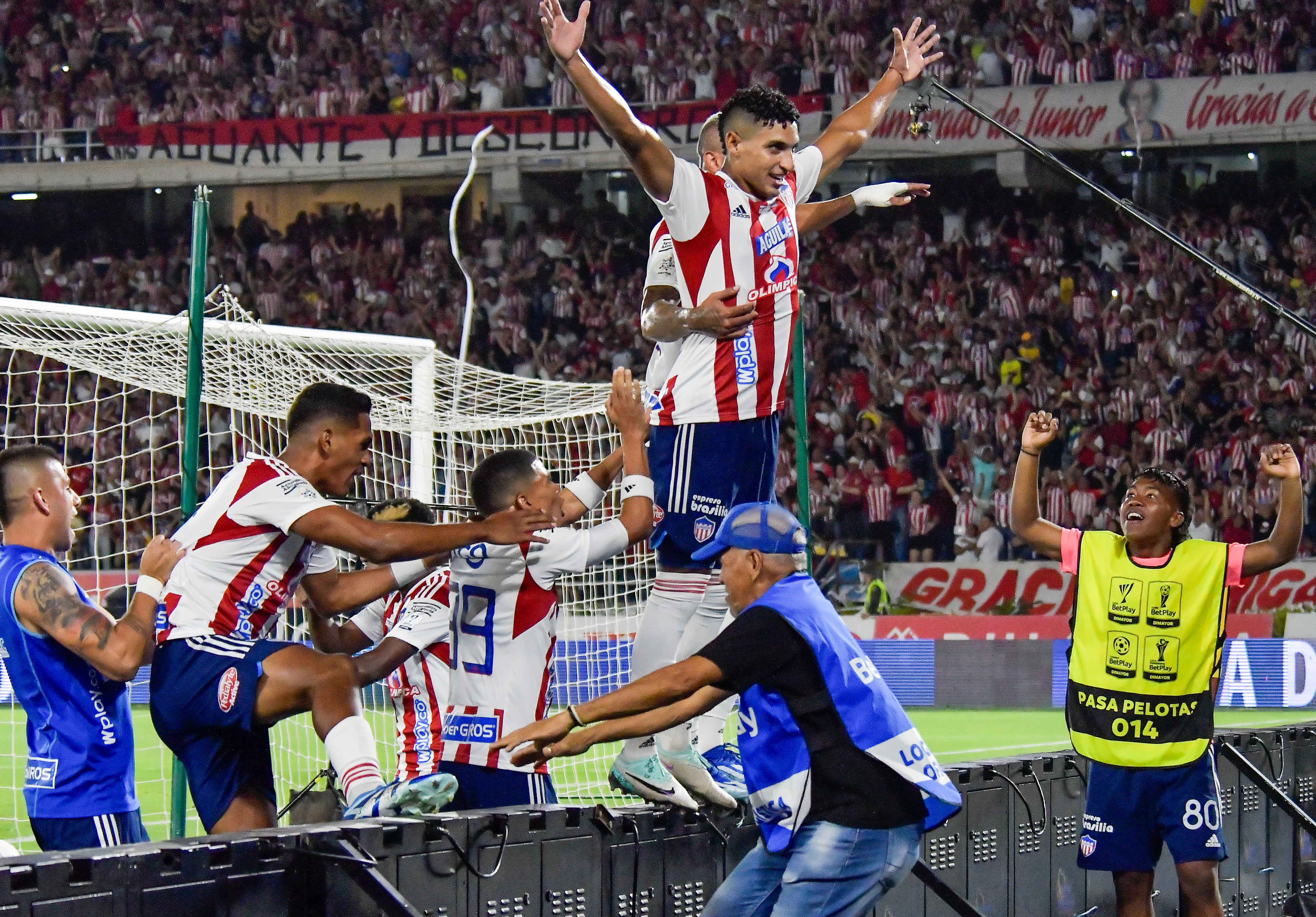 Gabriel Fuentes celebra uno de sus goles en los cuadrangulares