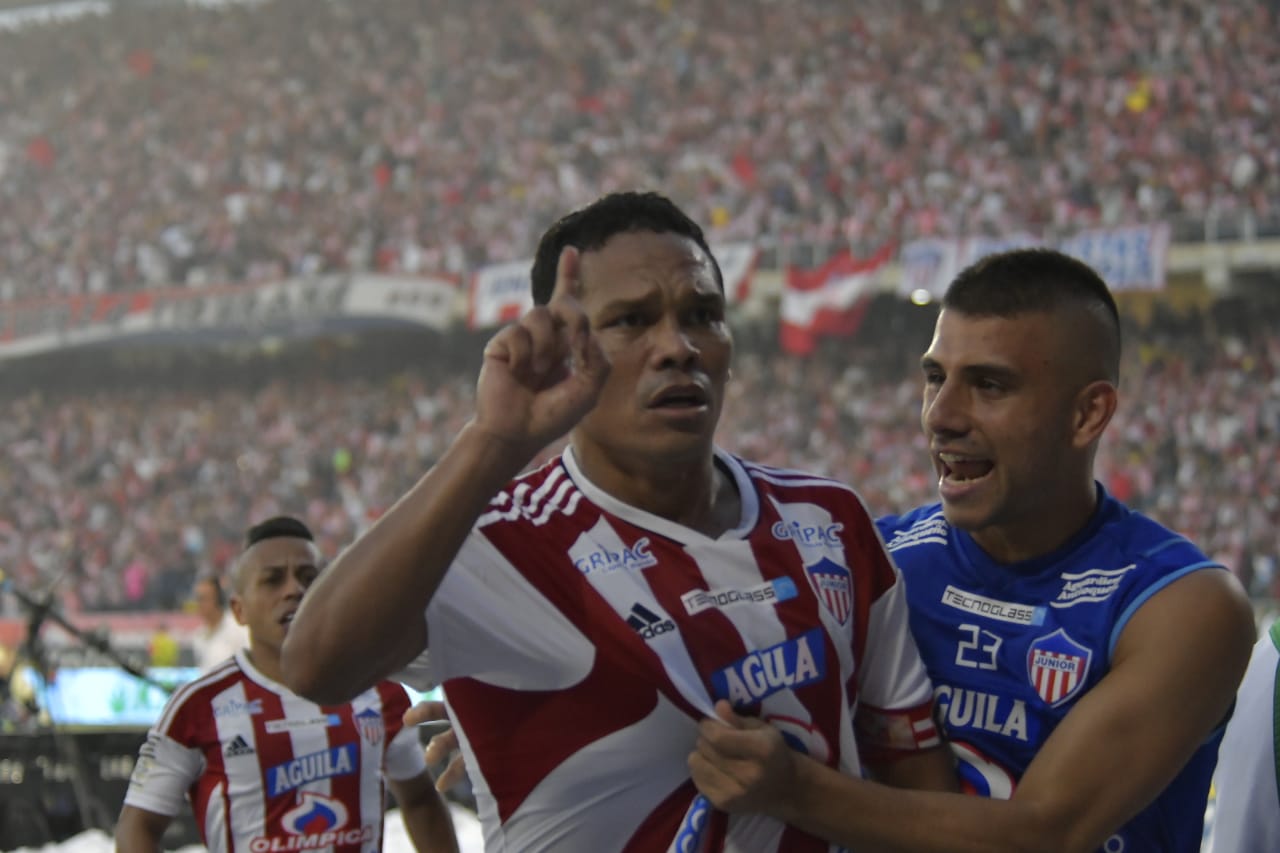 Carlos Bacca celebra un gol