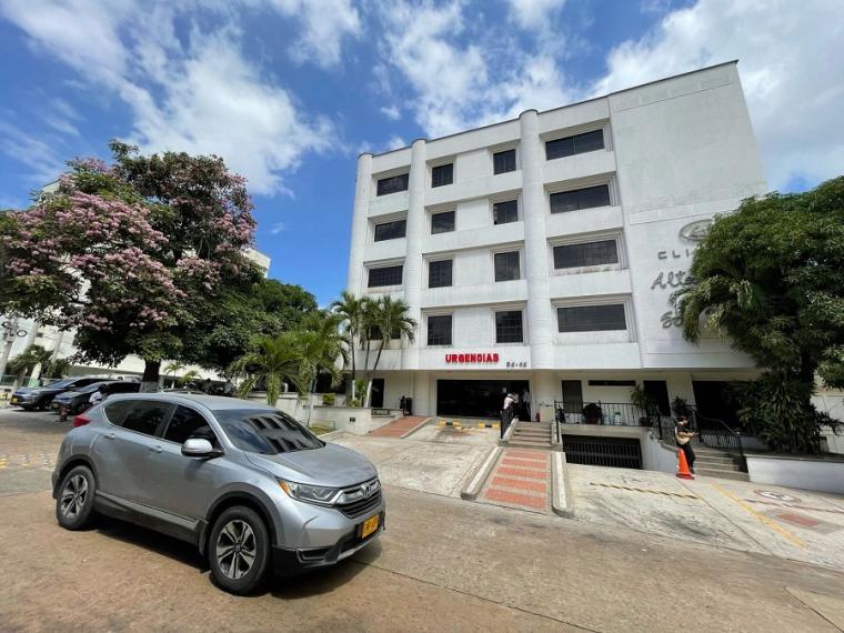 Fachada de la Clínica San Vicente, punto al que fueron conducidos varios menores