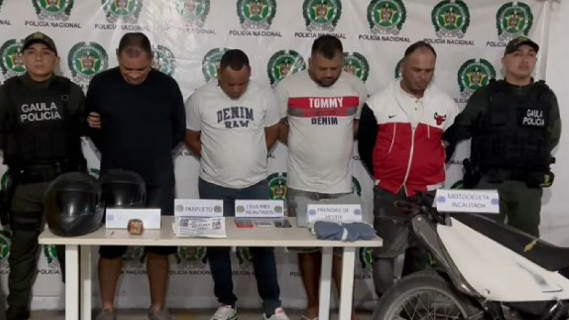 Los cuatro capturados por miembros de la Policía Metropolitana de Barranquilla