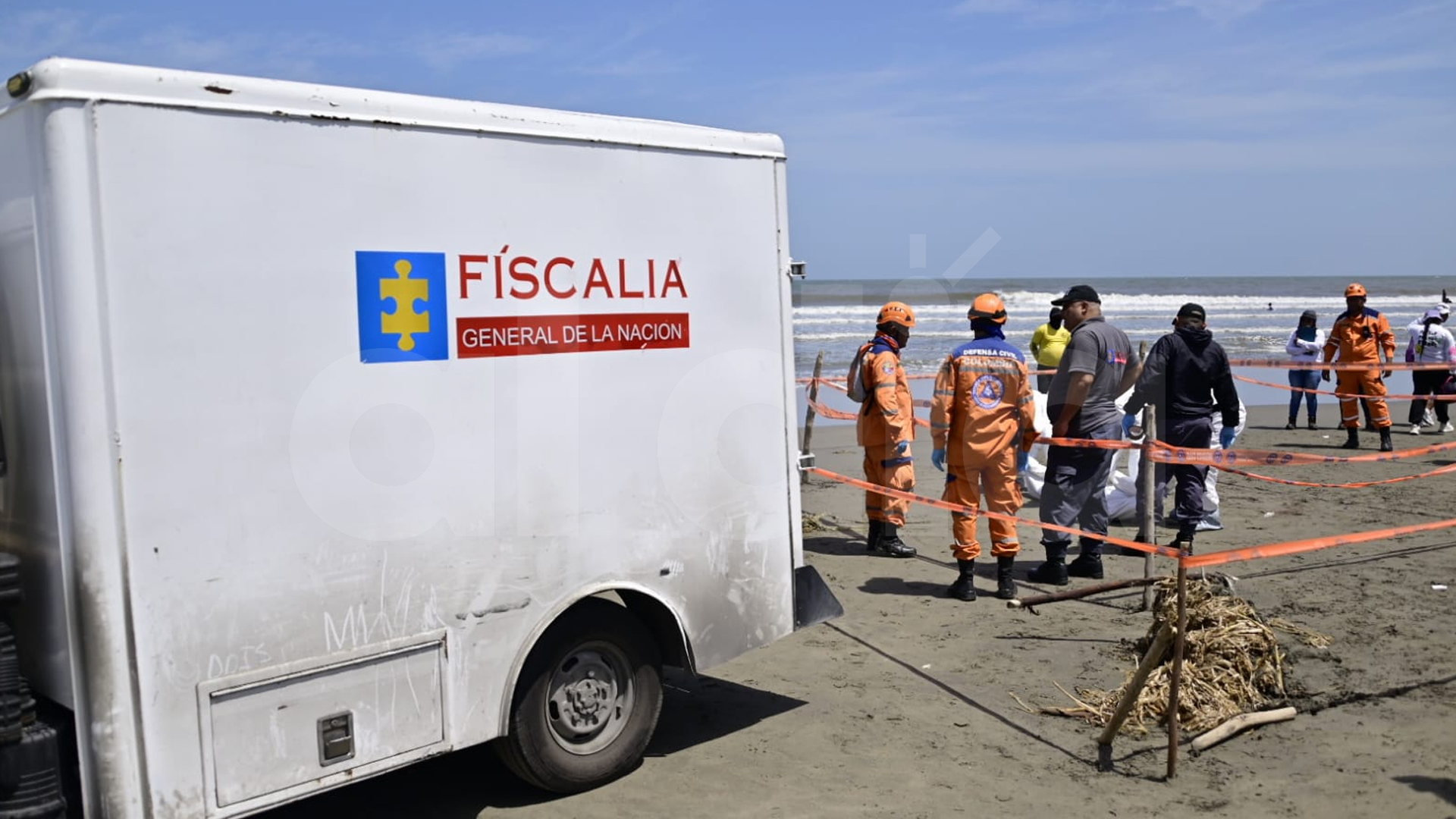 Momentos en que la Fiscalía llega a las playas para hacer el levantamiento de los cadáveres