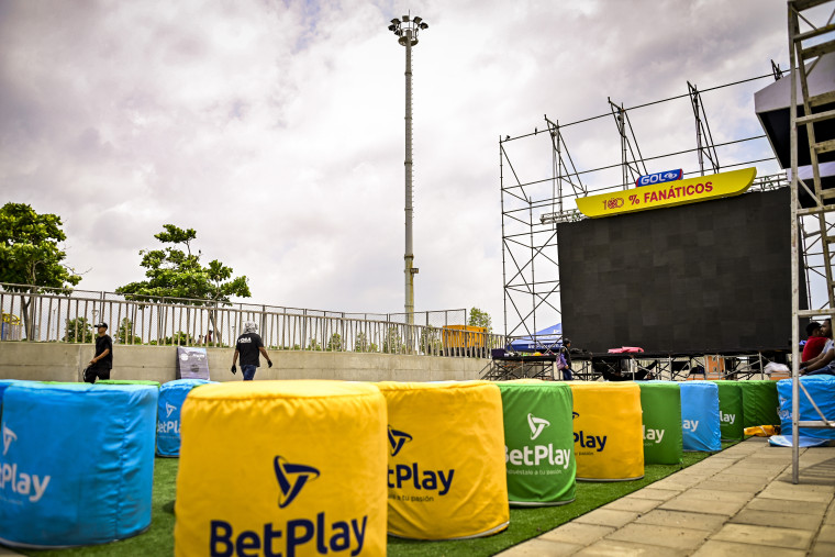 En el Pabellón de Cristal se instaló una pantalla gigante.