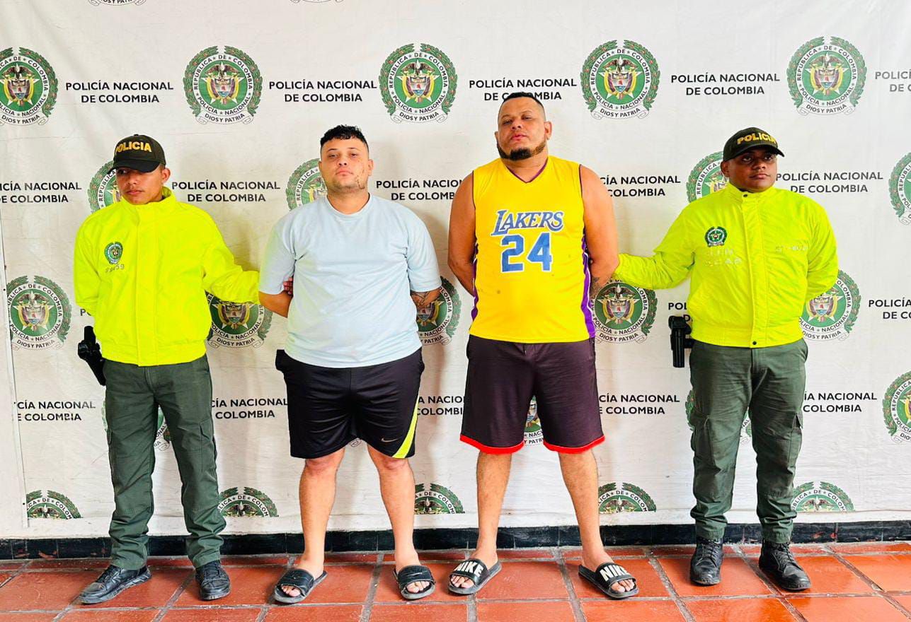 Presuntos asesinos de 'El Huevito' en foto de registro para la Policía.