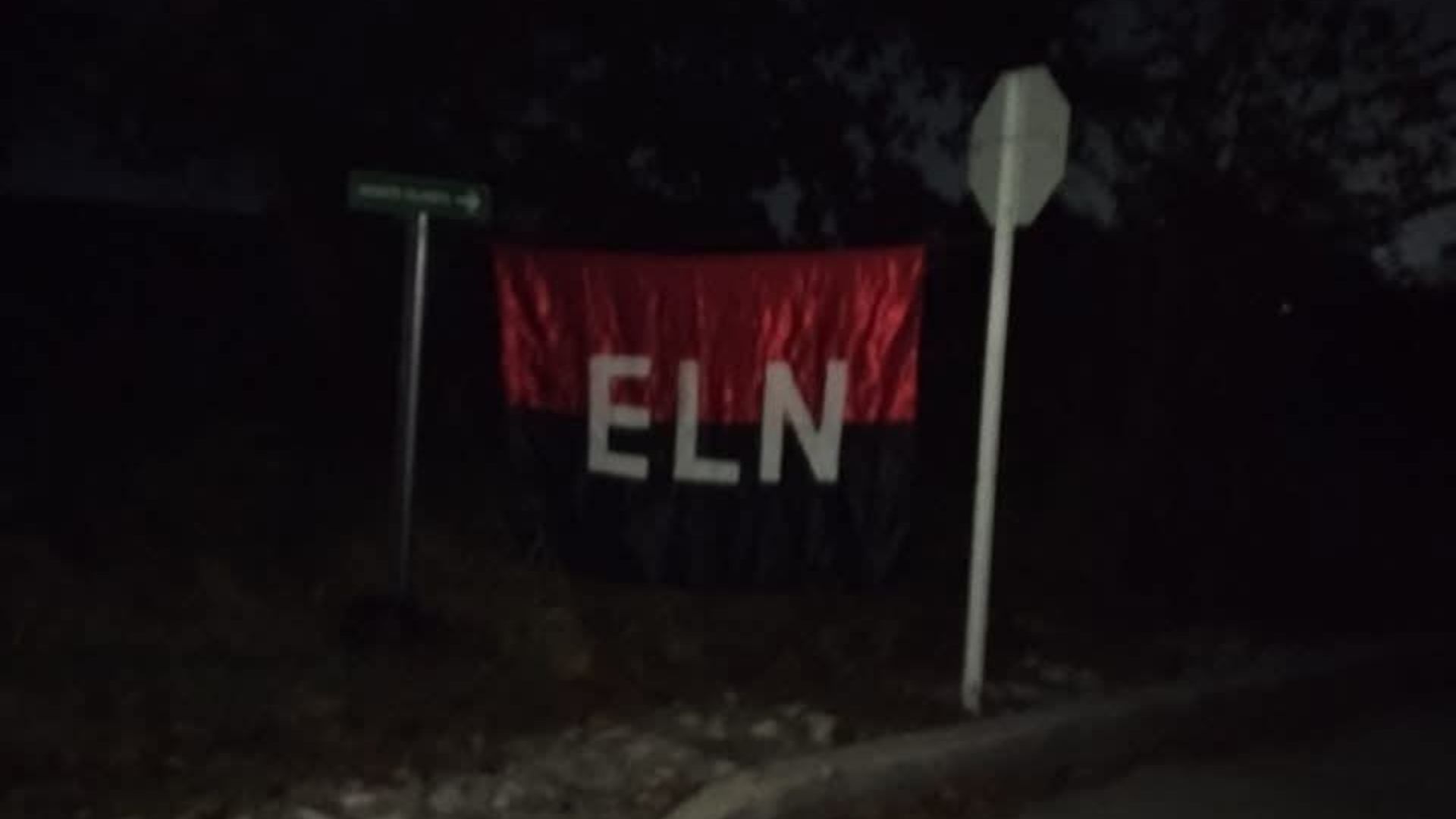 Bandera del ELN puesta en Santo Tomás.