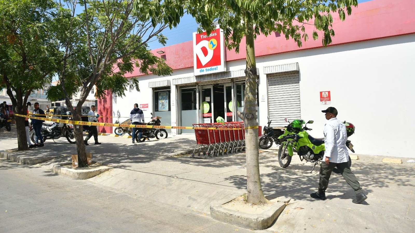 Zona de Tienda D1 del barrio Los Almendros.