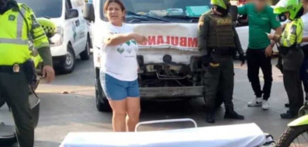 Escena tras choque entre ambulancia y motocicleta en El Porvenir, Barranquilla.