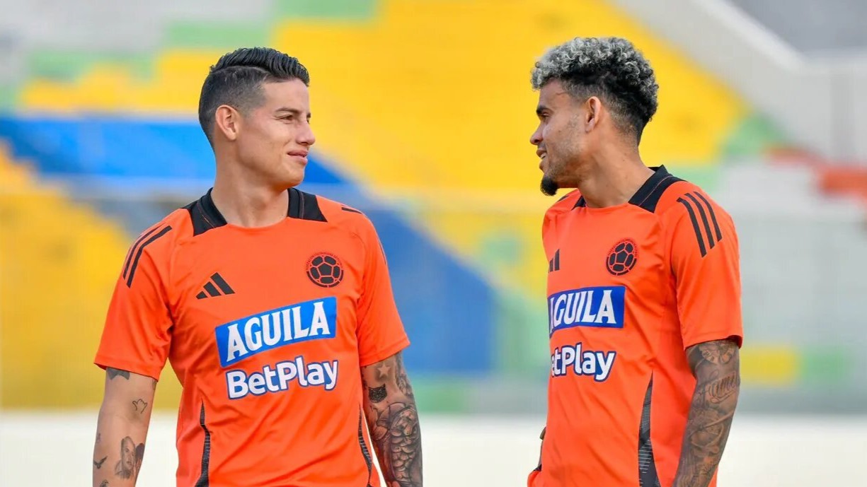 James Rodríguez y Luis Díaz, jugadores de la selección Colombia.