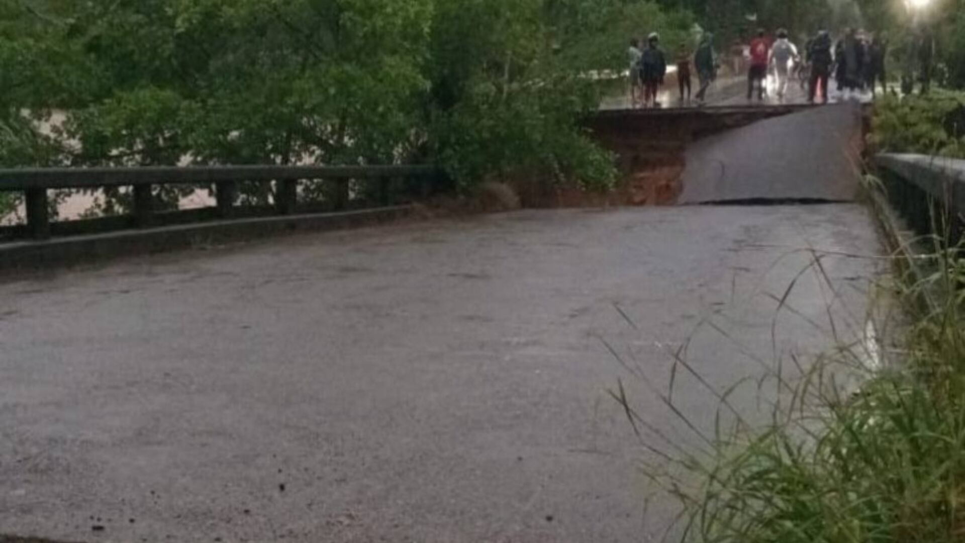 Puente colapsado en Córdoba.