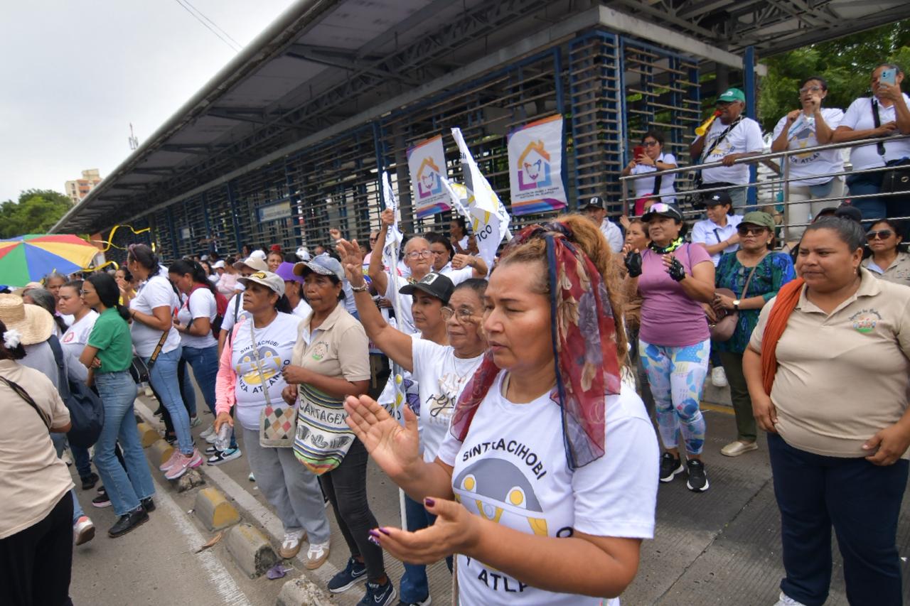 Bloqueo en la sede del Bienestar Familiar en Barranquilla.