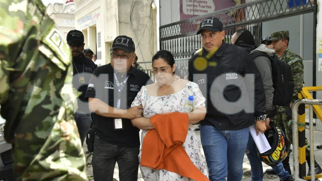 Dayana Jassir siendo trasladada a la cárcel El Buen Pastor.