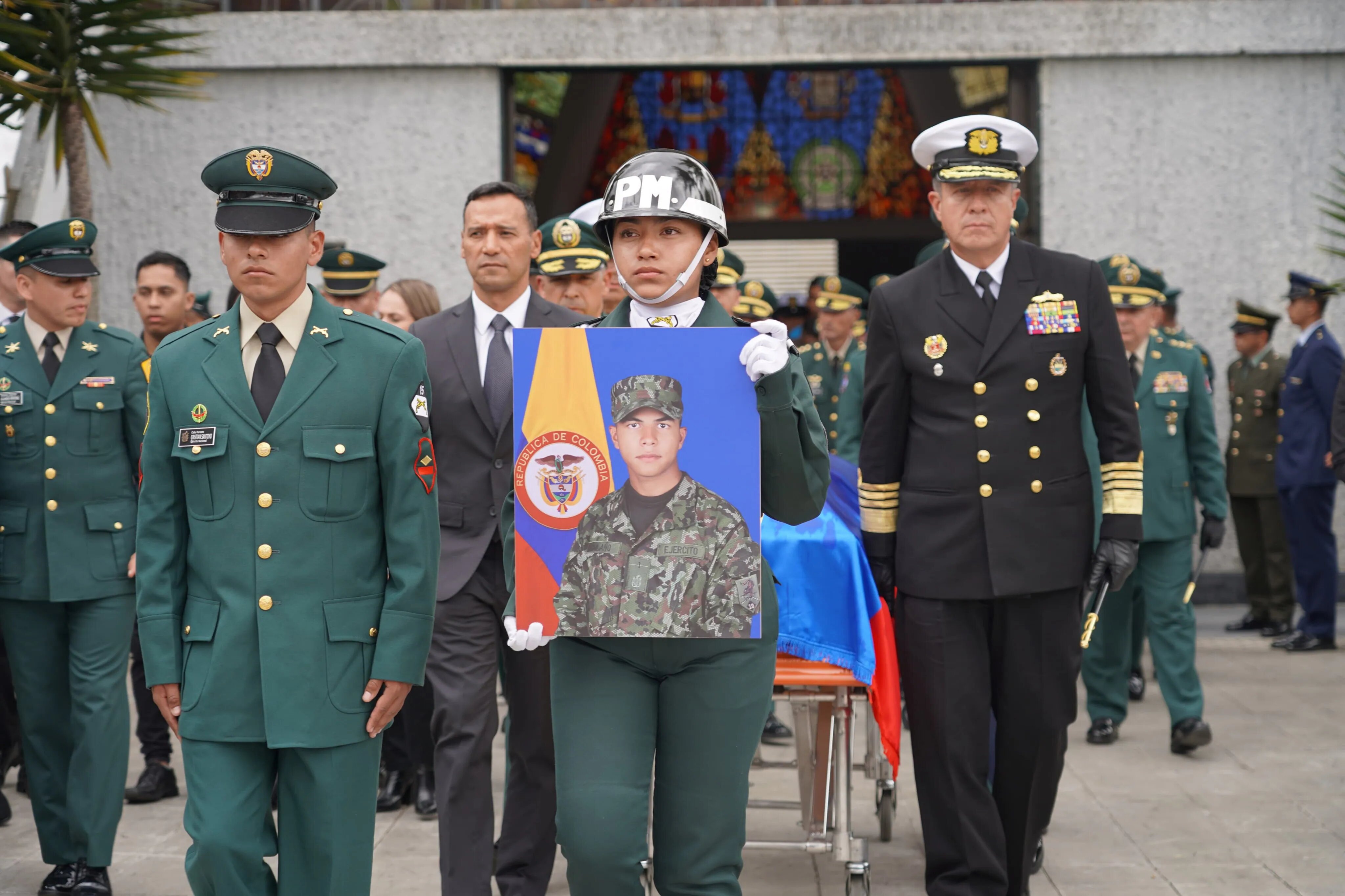 Ejército despidiendo a Jean Bolaño, soldado asesinado.