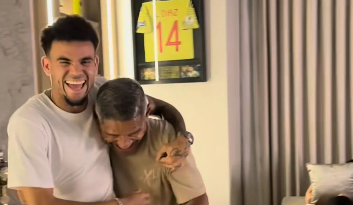 Luis Díaz en compañía del humorista Luis Torres.