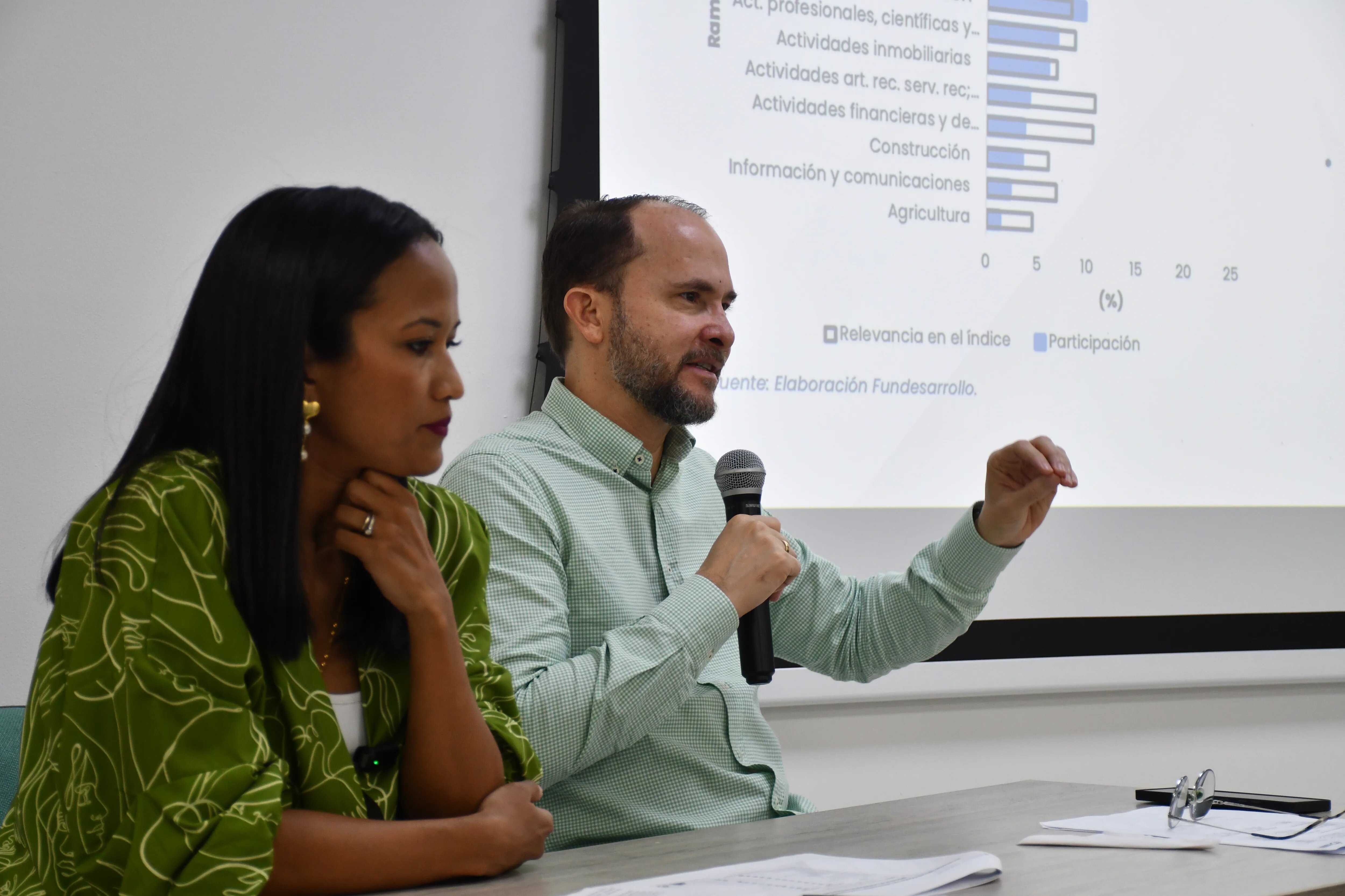 Oriana Álvarez y Manuel Fernández, directora de Fundesarrollo y presidente de la Cámara de Comercio de Barranquilla, respectivamente.