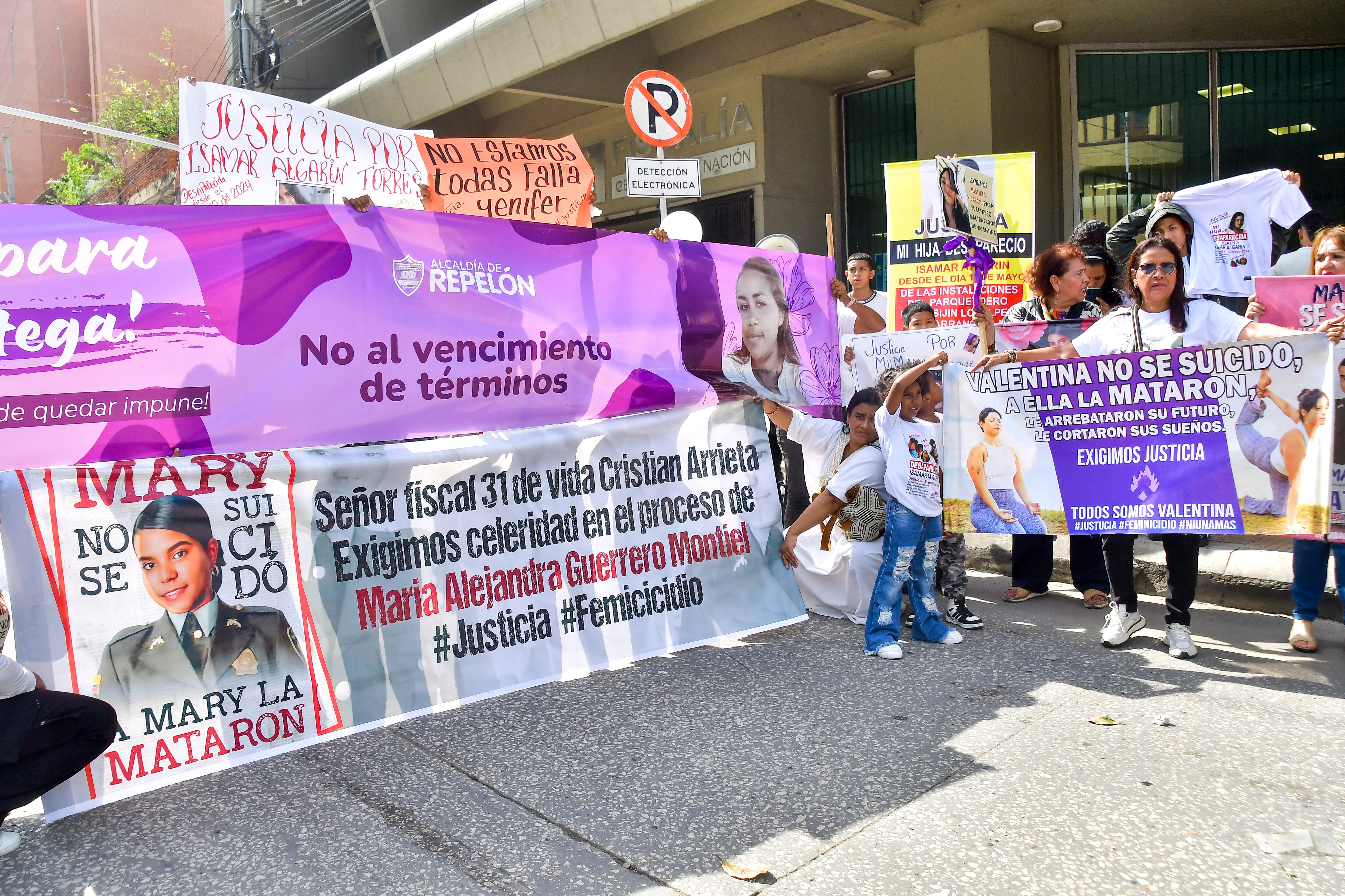 Plantón por mujeres en Barranquilla.