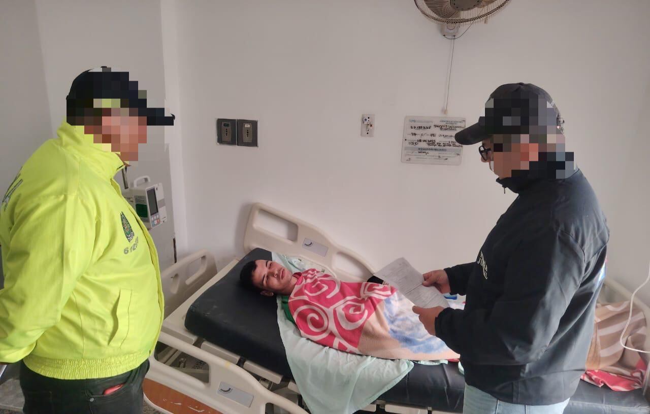 'Titi' siendo acompañado por las autoridades.