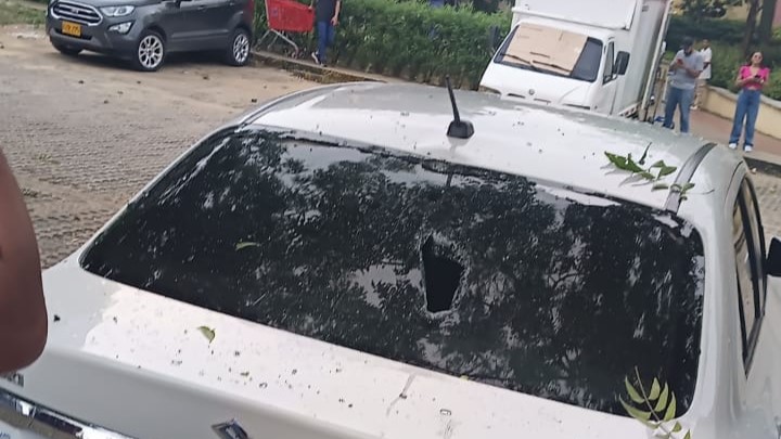 Vehículo vandalizado en la Universidad del Atlántico.