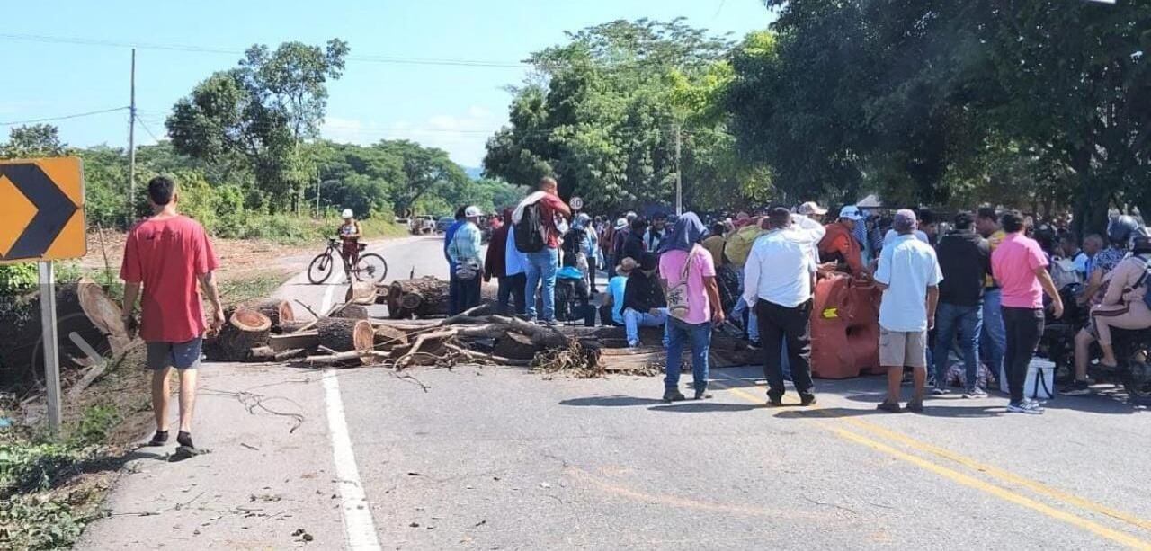 Bloqueo en la Troncal del Oriente.