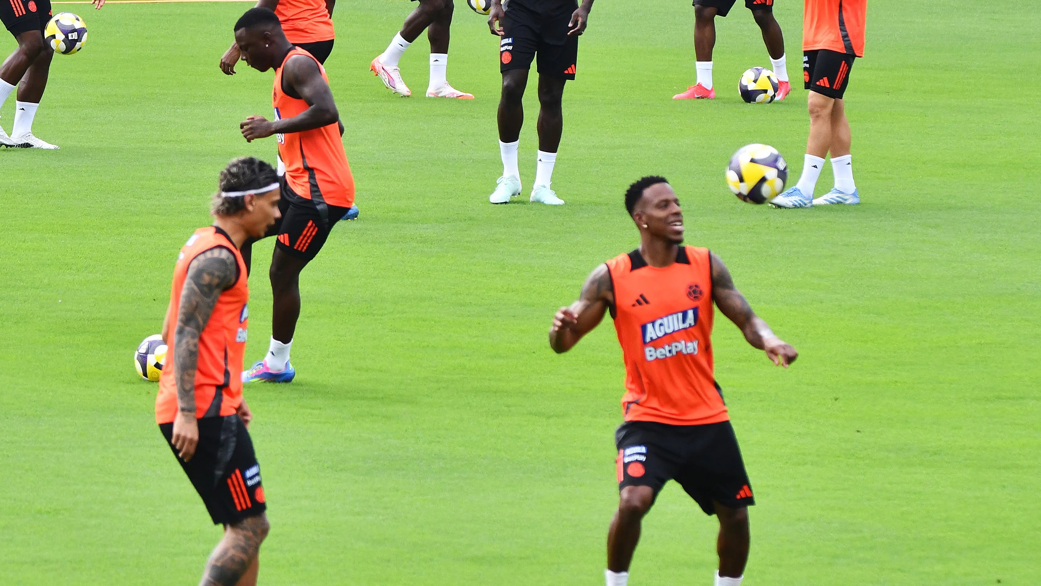 Jugadores de la selección Colombia entrenando.