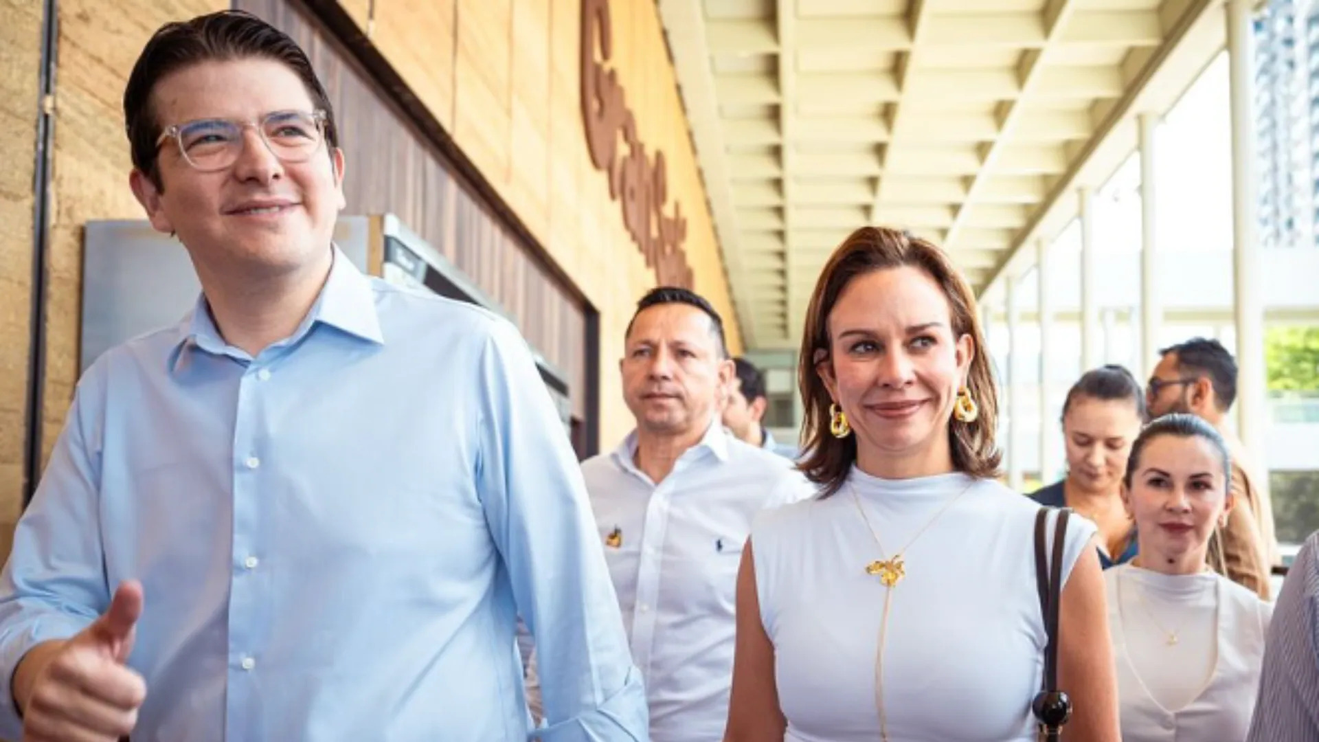 Miguel Uribe Turbay y su esposa.