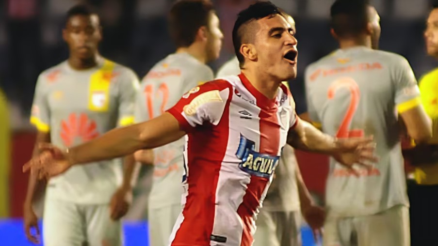 Guillermo Celis en un partido con Junior.