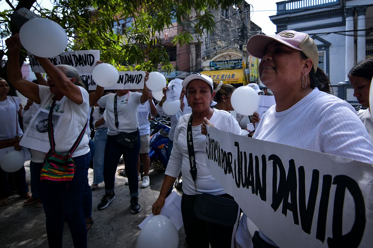 Parte del plantón para exigir justicia por Juan David.