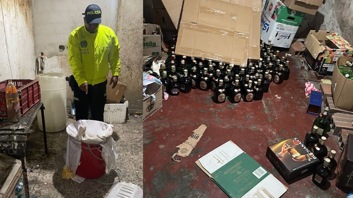 Un policía inspecciona el sitio donde se hallaron elementos para la elaboración del licor adulterado.