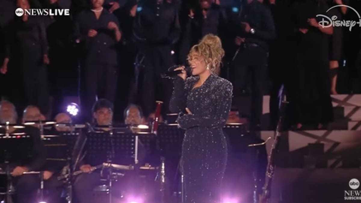 Karol G durante el espectáculo titulado Grace for the World 