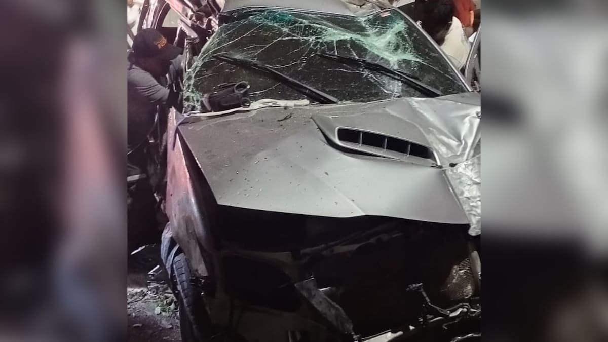 Uno de los vehículos luego del accidente