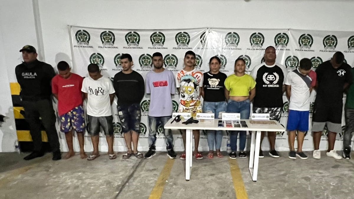 Fotografía de reseña de los Costeños capturados en la redada del Gaula.