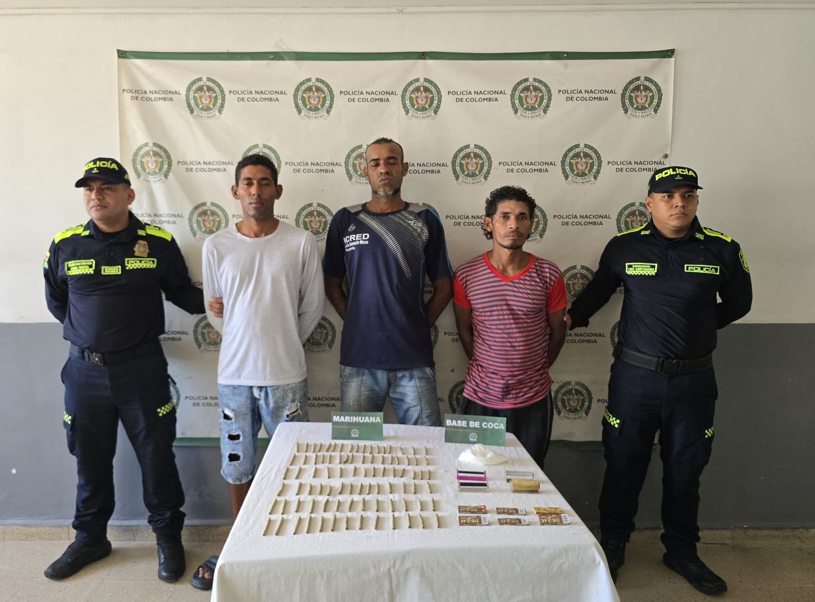 Fotografía de reseña de los capturados