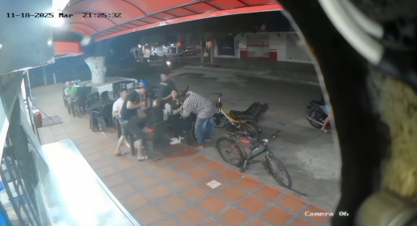 Fotografía captada en el momento del atraco.