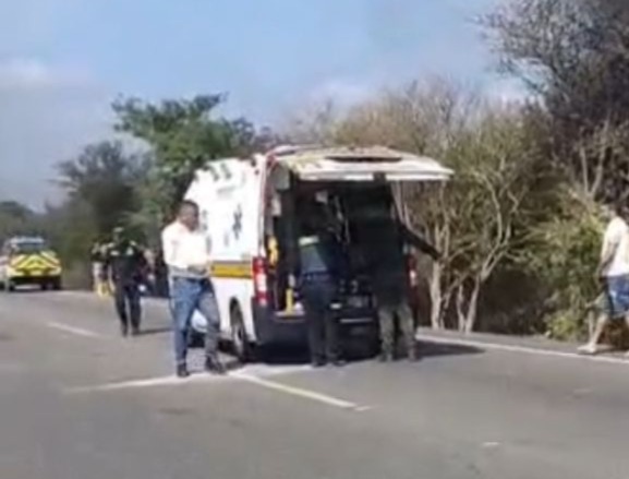 Atención de lesionados en el accidente.