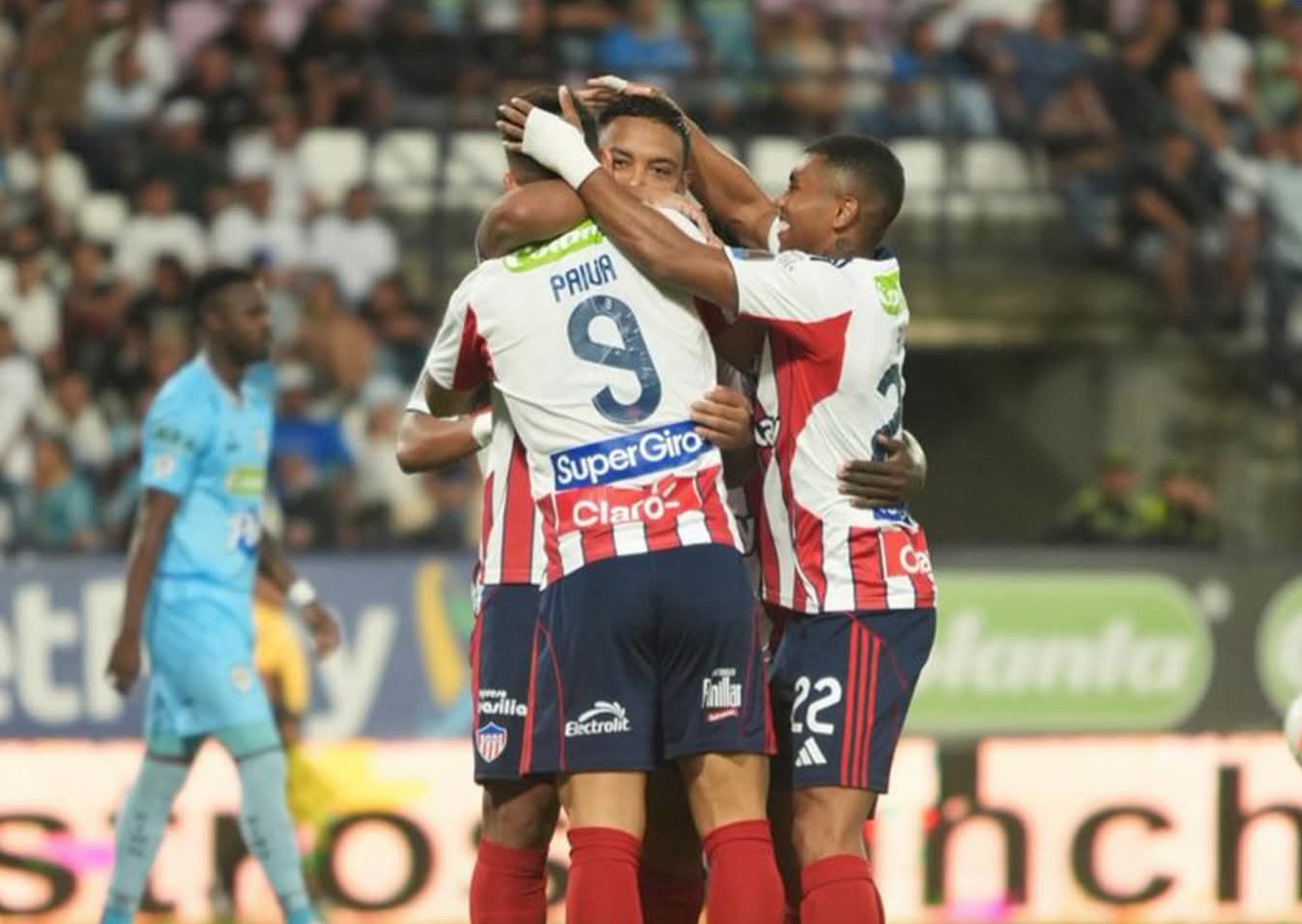 Luis Fernando Muriel, Guillermo Paiva y Jesús Rivas celebrando el gol del tomasino frente a Jaguares de Córdoba.