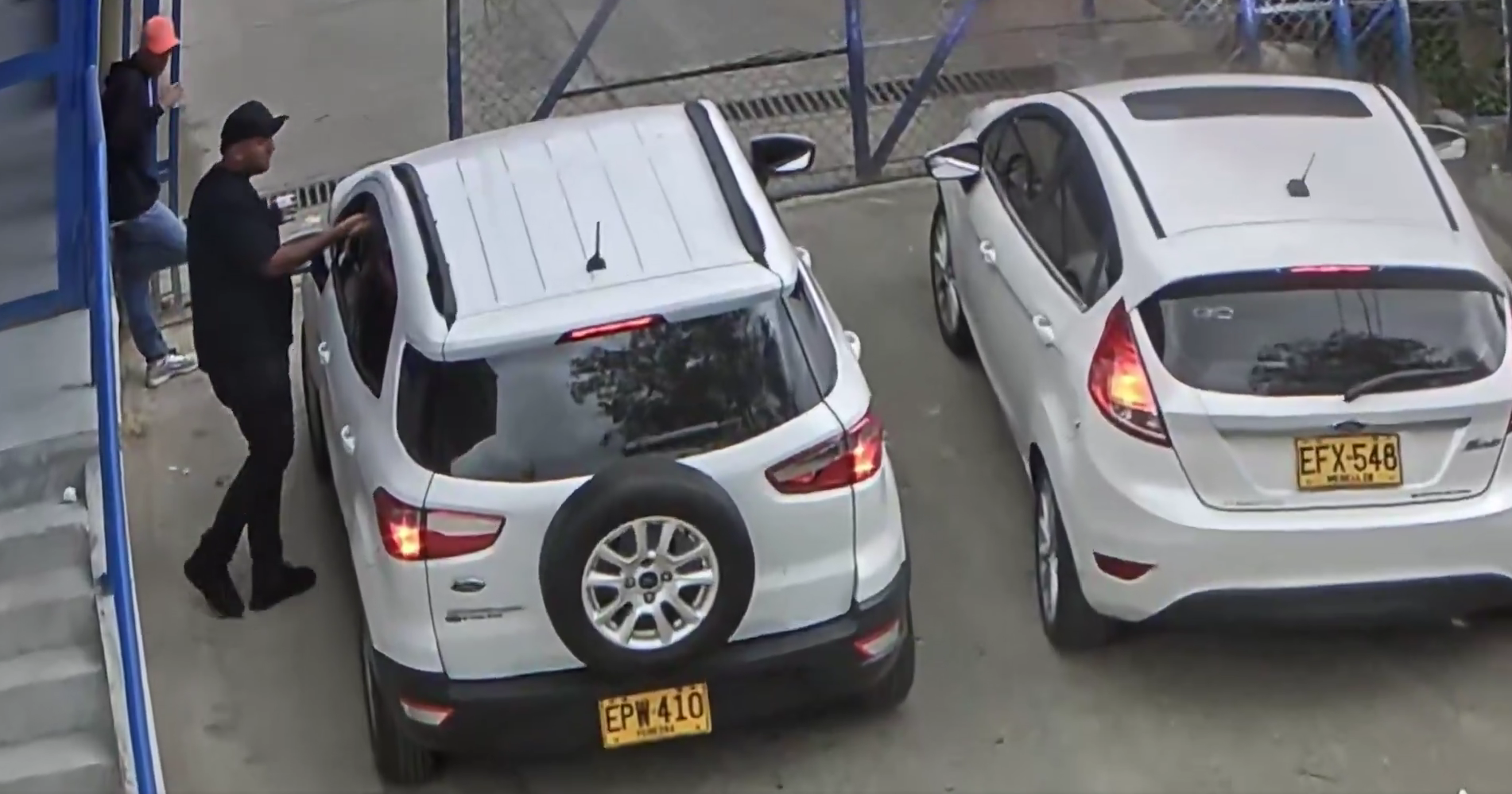 Captura de video del momento del ingreso del cantante al penal