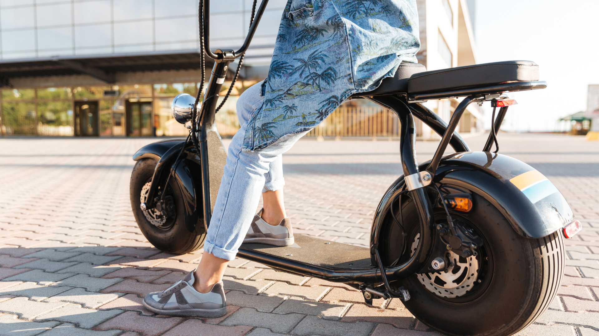 Estos documentos serán obligatorios si tiene moto eléctrica y las multas si no cumple